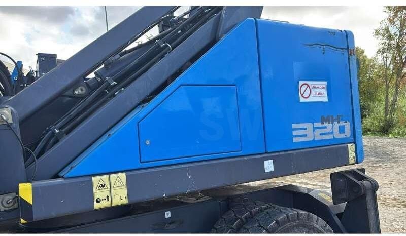 2017 Fuchs MHL320F material handler side view