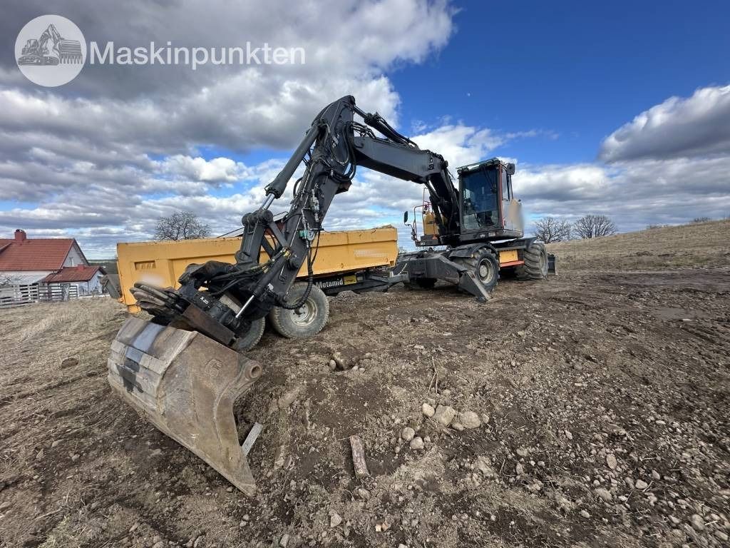 2016 Volvo EW160E wheel excavator, side view with trailer 2016 Volvo EW160E wheel excavator, side view with trailer