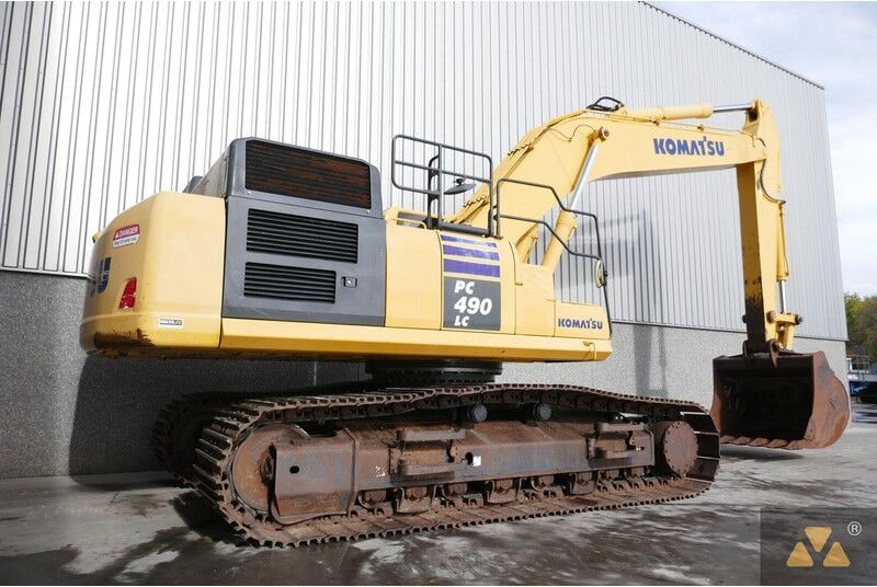 2017 Komatsu PC490LC-11 crawler excavator, side view 2017 Komatsu PC490LC-11 crawler excavator, side view