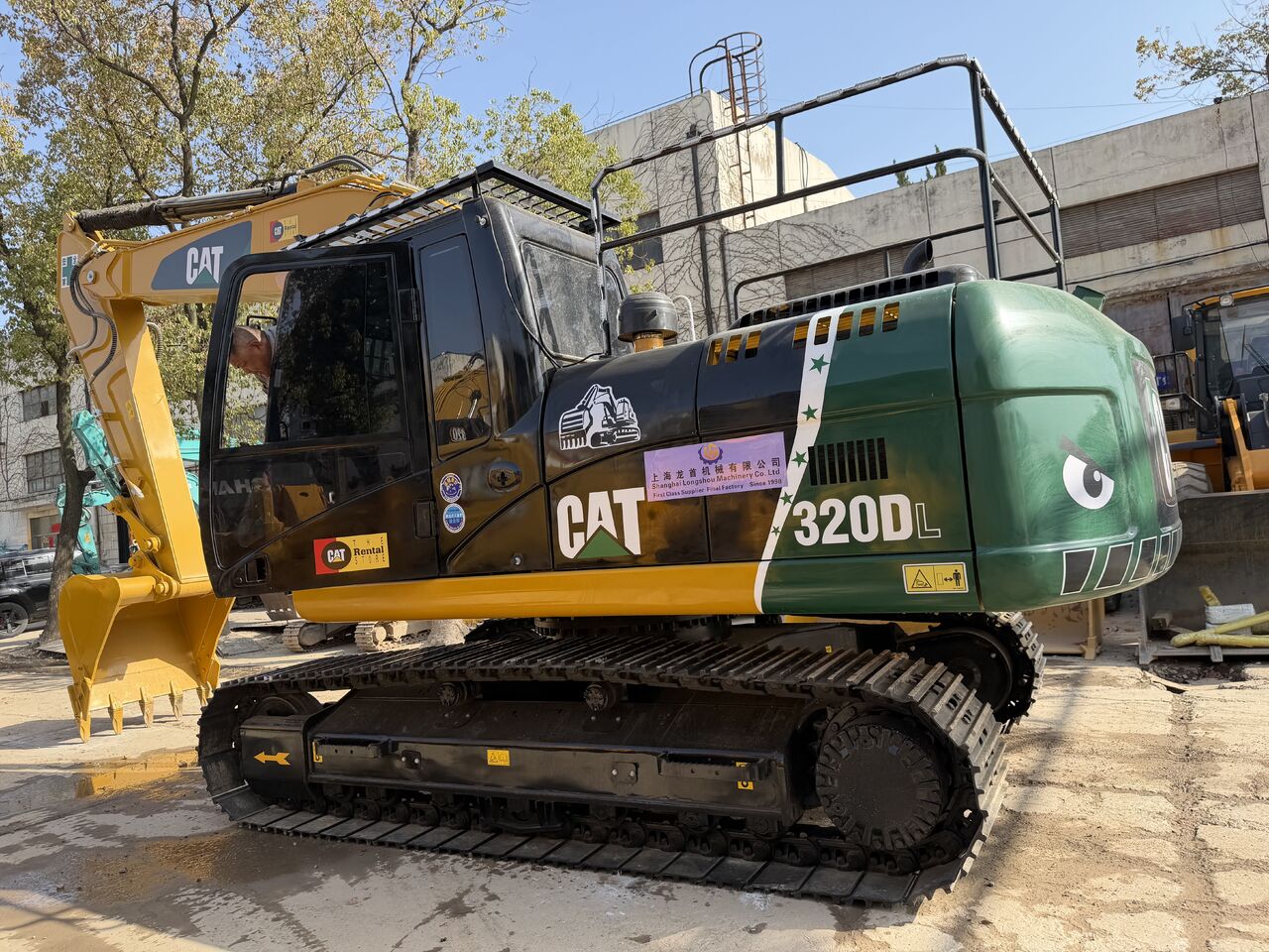 Koparka gąsienicowa Caterpillar 320DL z 2025 roku, widok z boku