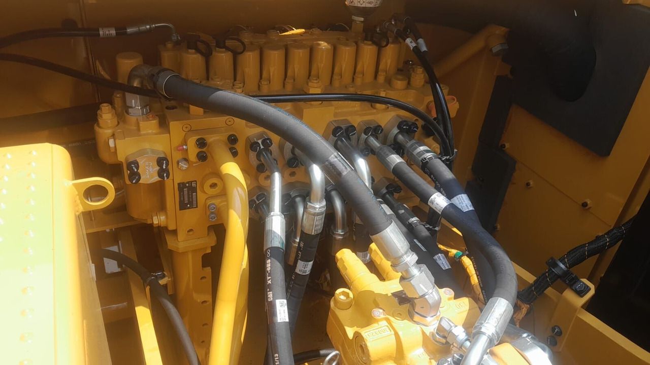 2026 Caterpillar 324 crawler excavator hydraulic pump compartment view 2026 Caterpillar 324 crawler excavator hydraulic pump compartment view