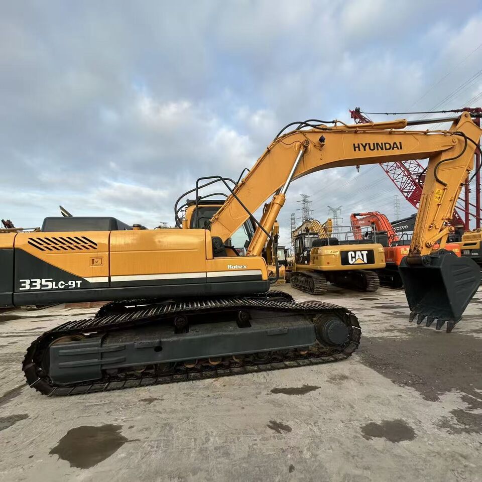 2020 Hyundai R335LC-9T crawler excavator side view