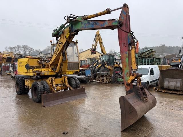 1979 Liebherr A 901 wheel excavator, front three-quarter view 1979 Liebherr A 901 wheel excavator, front three-quarter view