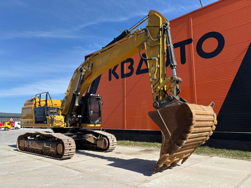 2020 Caterpillar 352 crawler excavator, side view 2020 Caterpillar 352 crawler excavator, side view
