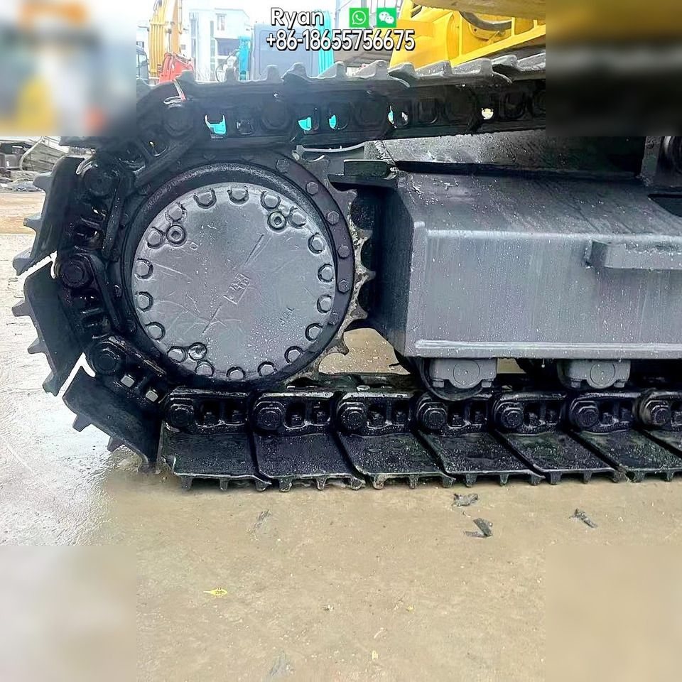 2007 Komatsu PC200-7 crawler excavator track assembly detail 2007 Komatsu PC200-7 crawler excavator track assembly detail