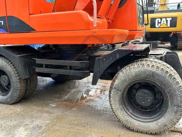 2021 Doosan DH150 excavator side view 2021 Doosan DH150 excavator side view