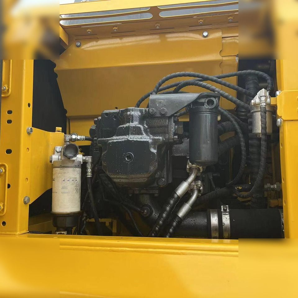 2022 Komatsu PC240LC-8 engine compartment view