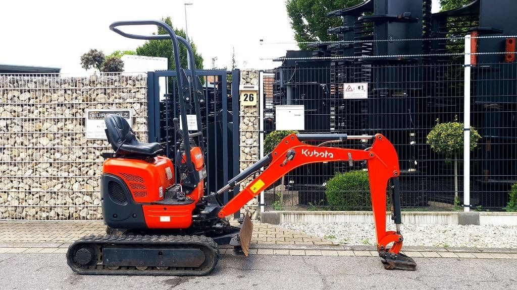 2015 Kubota U10-3 mini excavator, side view 2015 Kubota U10-3 mini excavator, side view