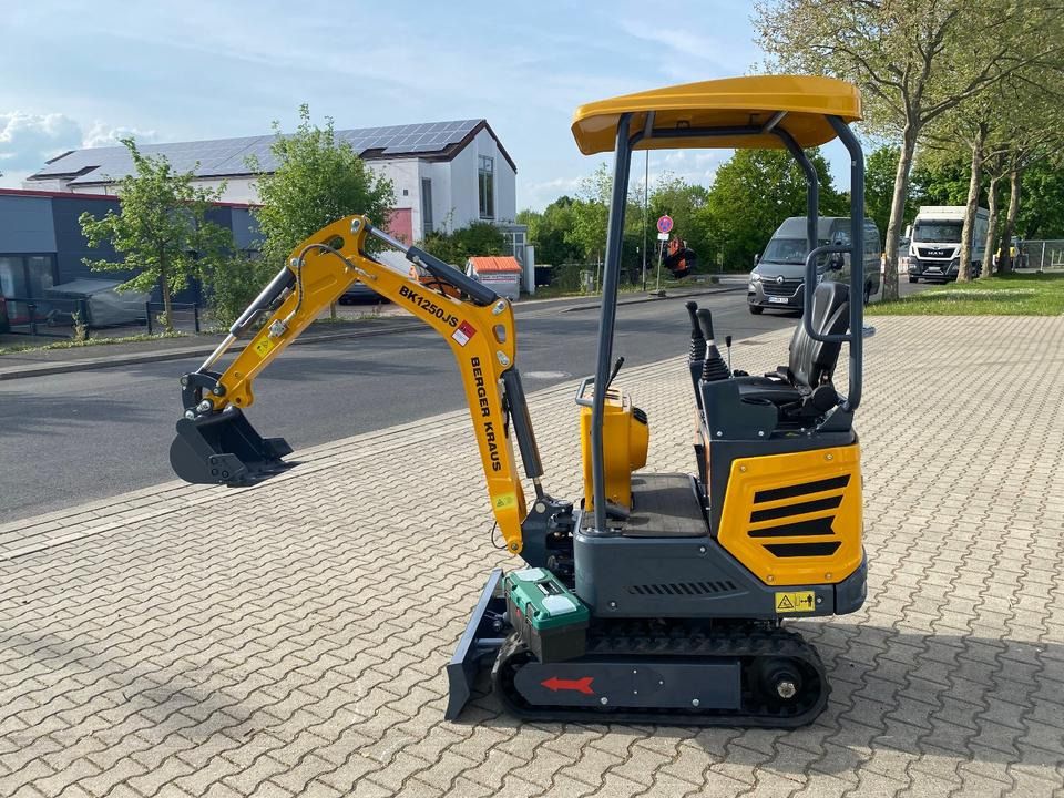 Berger Kraus BK1250JS mini excavator, side view Berger Kraus BK1250JS mini excavator, side view
