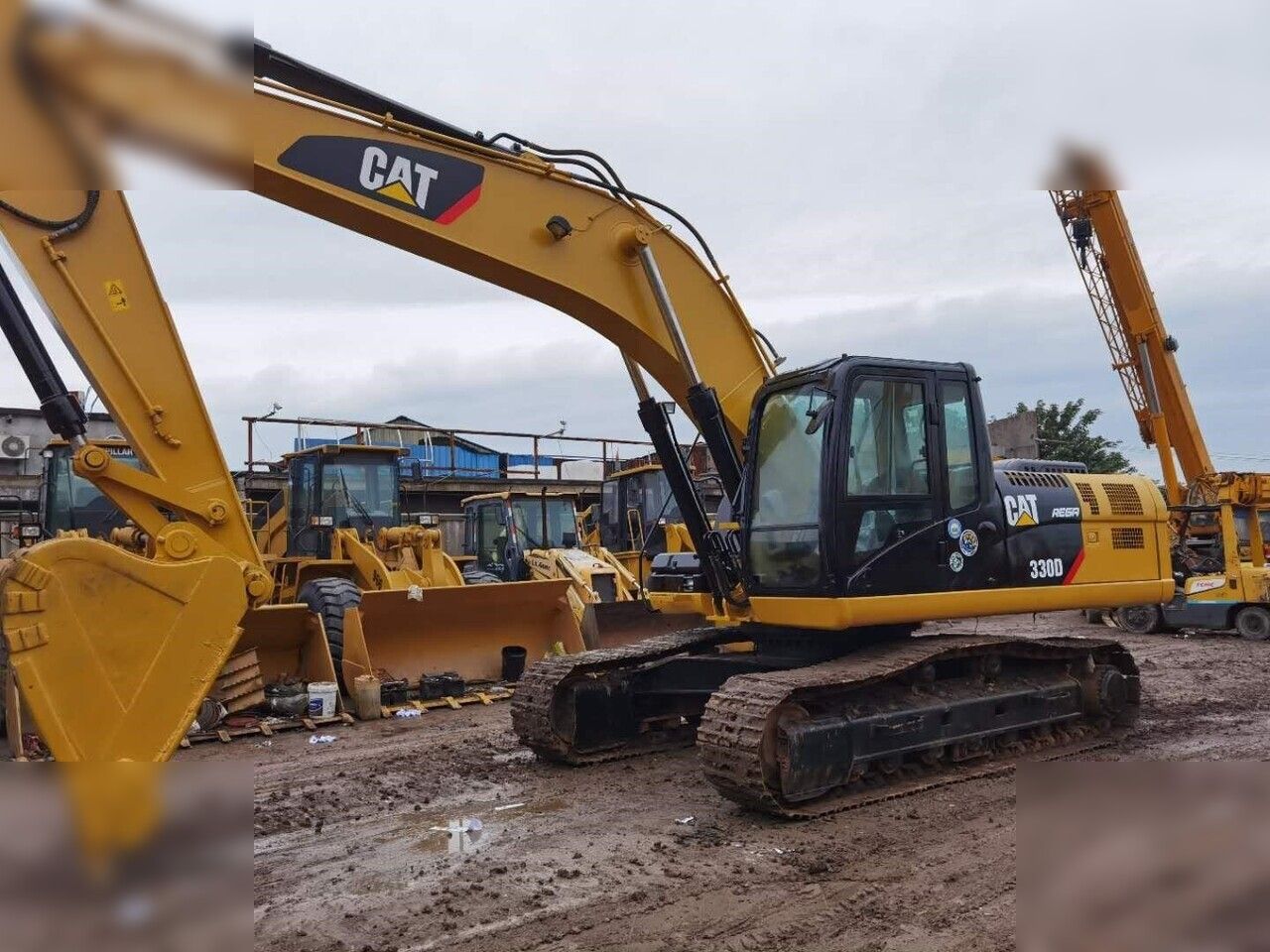 2017 Caterpillar 330D crawler excavator, side view 2017 Caterpillar 330D crawler excavator, side view