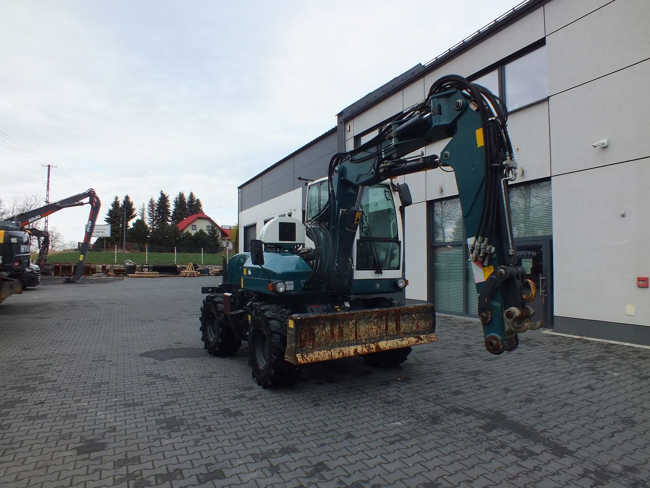 2015 Gallmac TG12 wheel excavator, front three-quarter view 2015 Gallmac TG12 wheel excavator, front three-quarter view