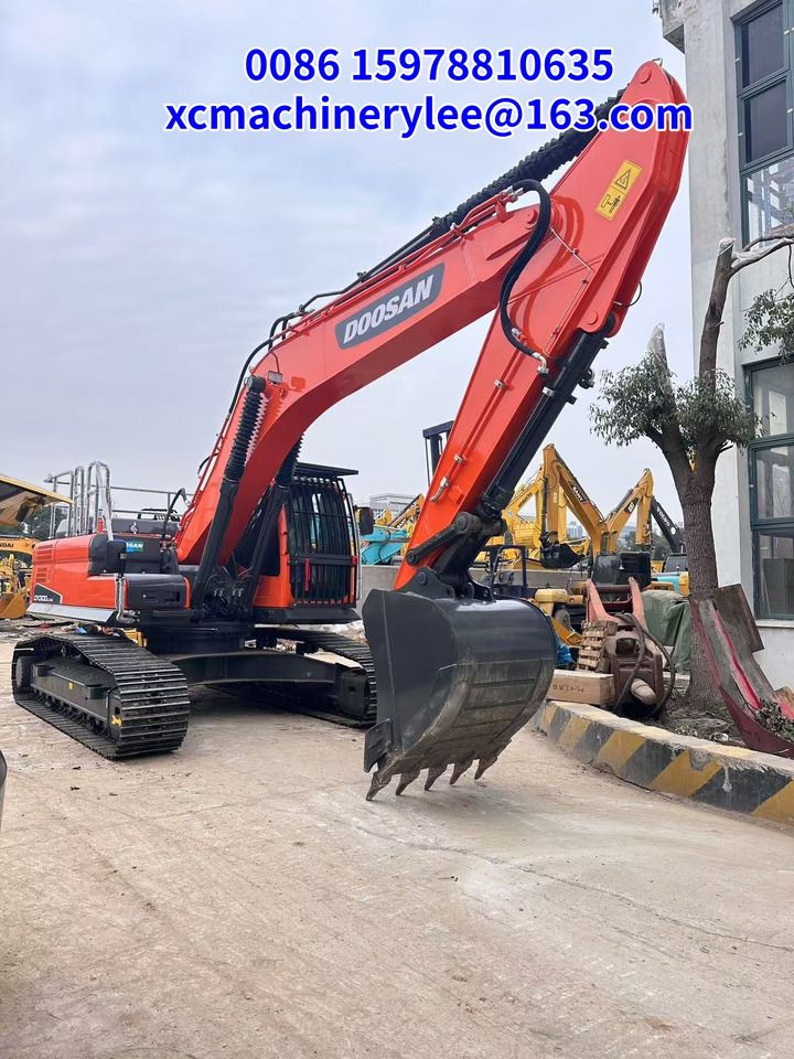 2023 Doosan DX300 crawler excavator, side view 2023 Doosan DX300 crawler excavator, side view