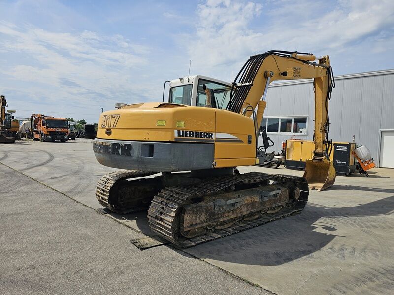 2004 Liebherr R 317 LITRONIC crawler excavator, rear three-quarter view