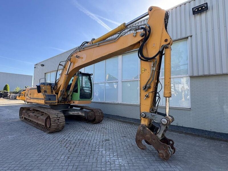 2010 Liebherr R926 LC LITRONIC crawler excavator, side view