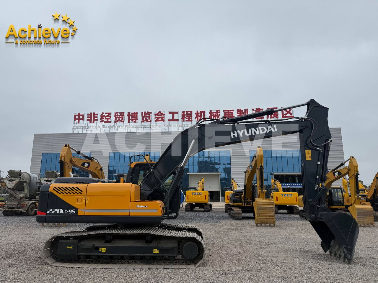 2025 Hyundai 220LC-9S crawler excavator side view 2025 Hyundai 220LC-9S crawler excavator side view