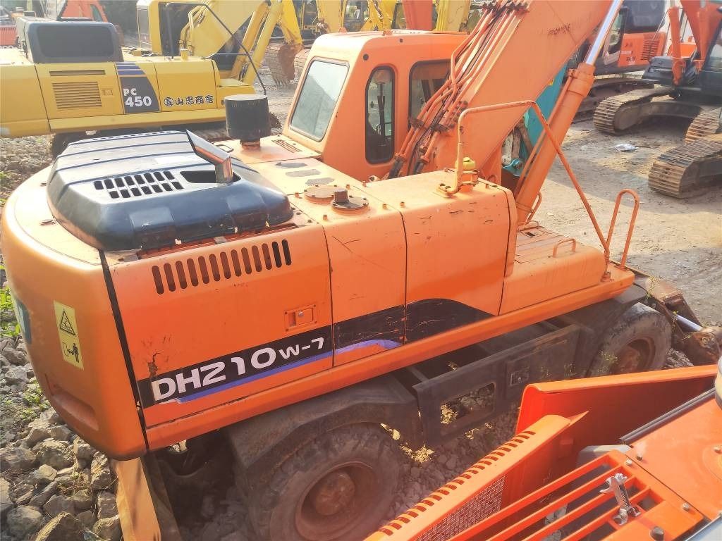 2021 Doosan DH210W-7 wheel excavator, rear three-quarter view 2021 Doosan DH210W-7 wheel excavator, rear three-quarter view