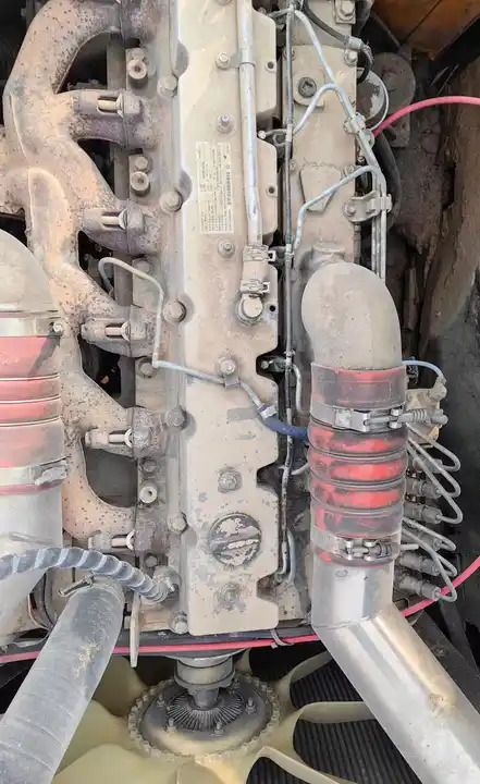 2018 Hyundai R305LC-9T crawler excavator engine compartment view 2018 Hyundai R305LC-9T crawler excavator engine compartment view