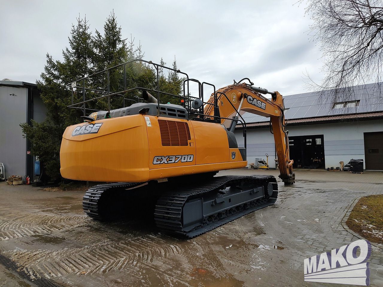 2016 CASE CX370D crawler excavator, rear three-quarter view 2016 CASE CX370D crawler excavator, rear three-quarter view