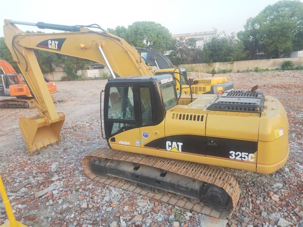 2021 Caterpillar 325C crawler excavator, side view 2021 Caterpillar 325C crawler excavator, side view