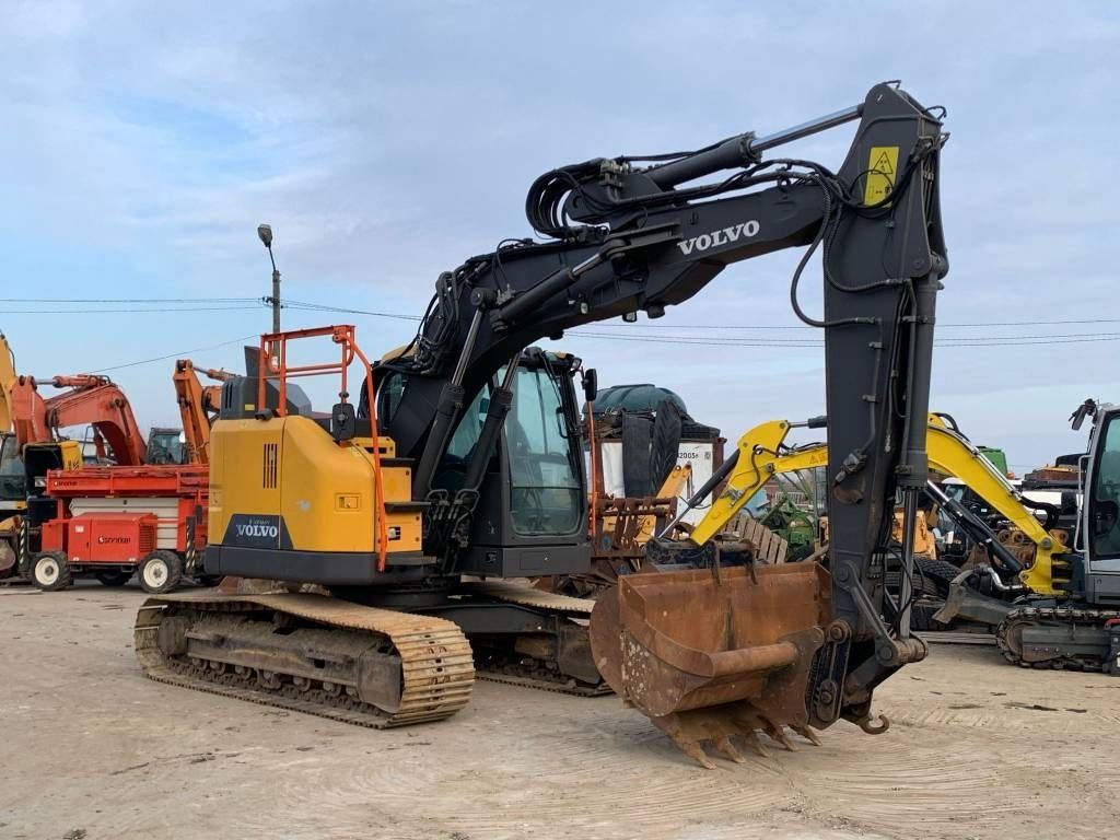 2018 Volvo ECR145EL crawler excavator, side view 2018 Volvo ECR145EL crawler excavator, side view