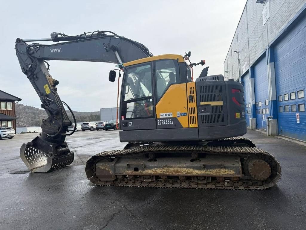 2019 Volvo ECR235EL crawler excavator, side profile view