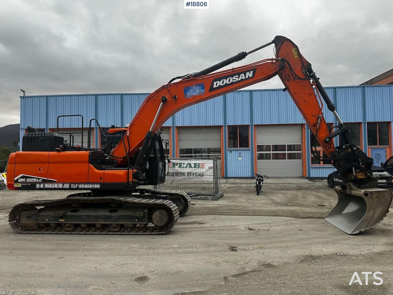2022 Doosan DX225LC-7 crawler excavator, side view 2022 Doosan DX225LC-7 crawler excavator, side view
