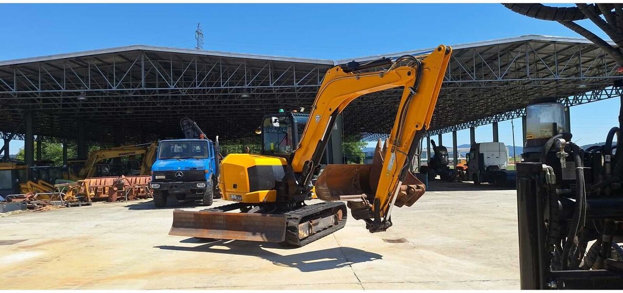 JCB 86C-2 crawler excavator, side view