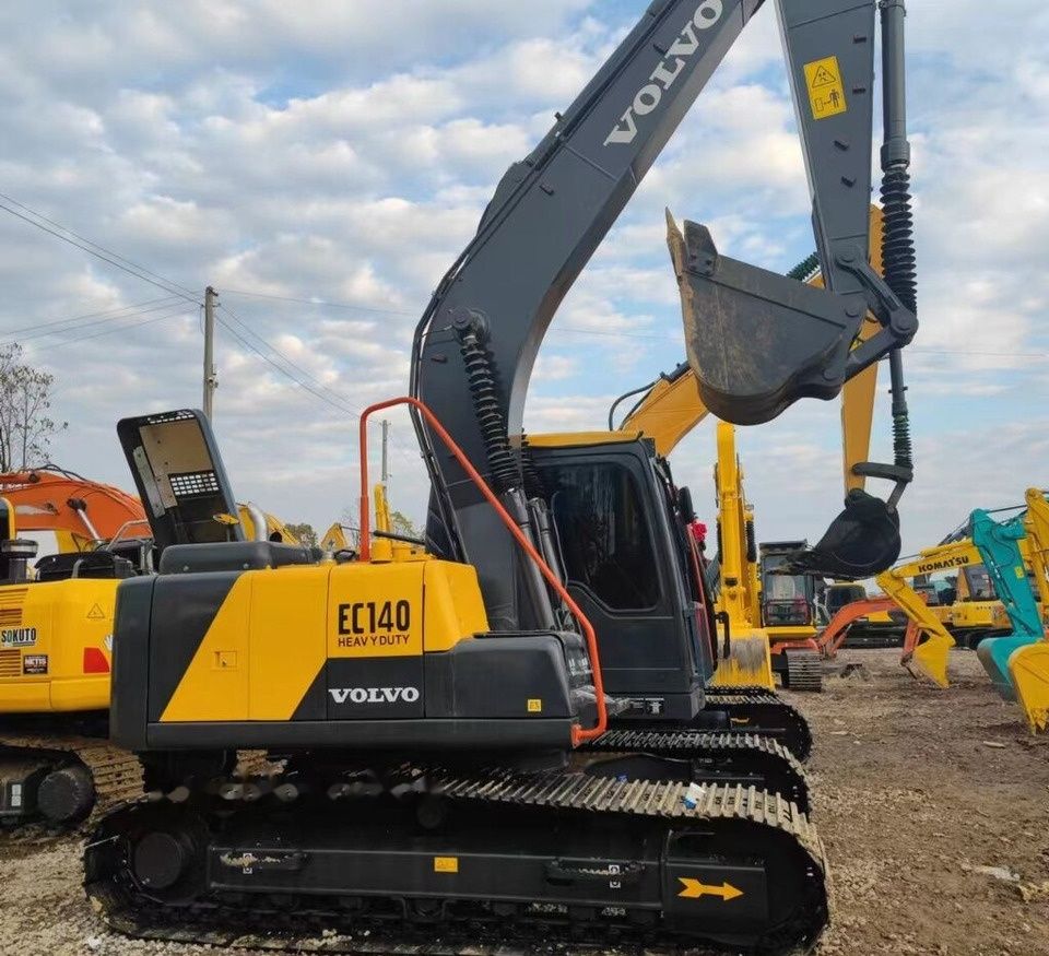 2021 Volvo EC140 crawler excavator side view
