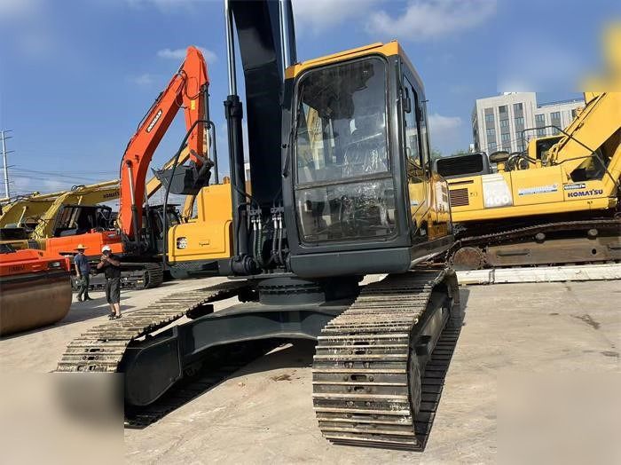 2020 Hyundai HX220HD crawler excavator, front three-quarter view 2020 Hyundai HX220HD crawler excavator, front three-quarter view