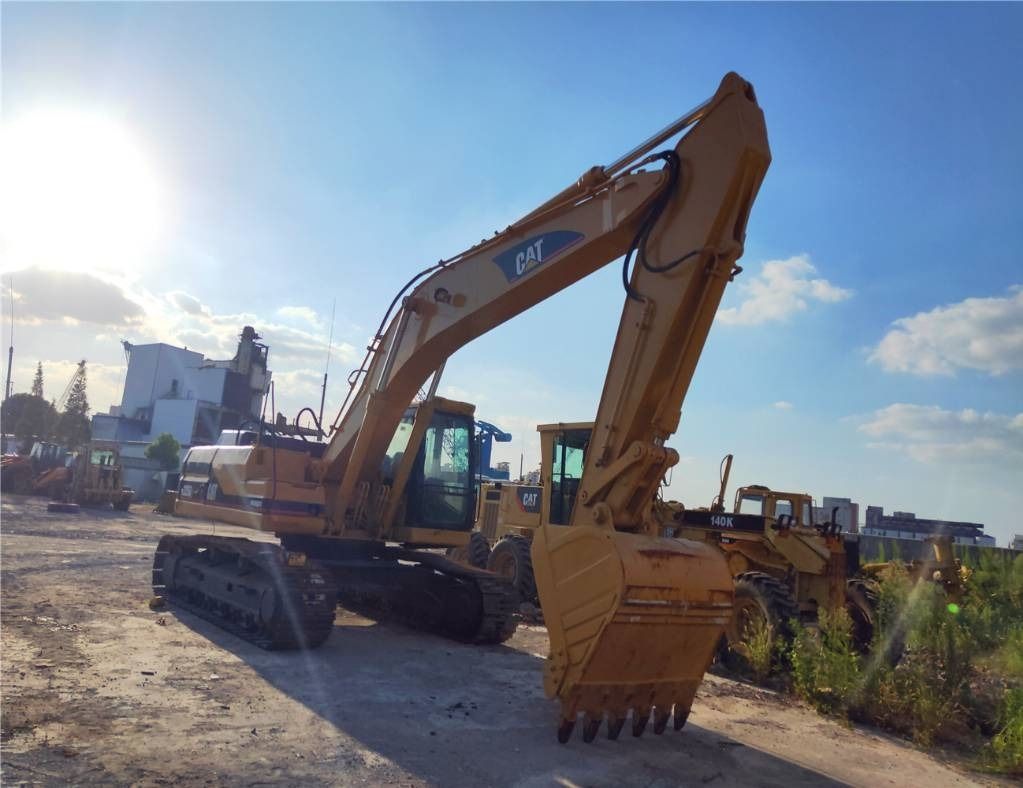 2023 Caterpillar 325BL crawler excavator, front three-quarter view 2023 Caterpillar 325BL crawler excavator, front three-quarter view