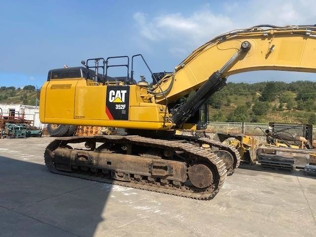 2016 Caterpillar 352F crawler excavator, side profile view 2016 Caterpillar 352F crawler excavator, side profile view