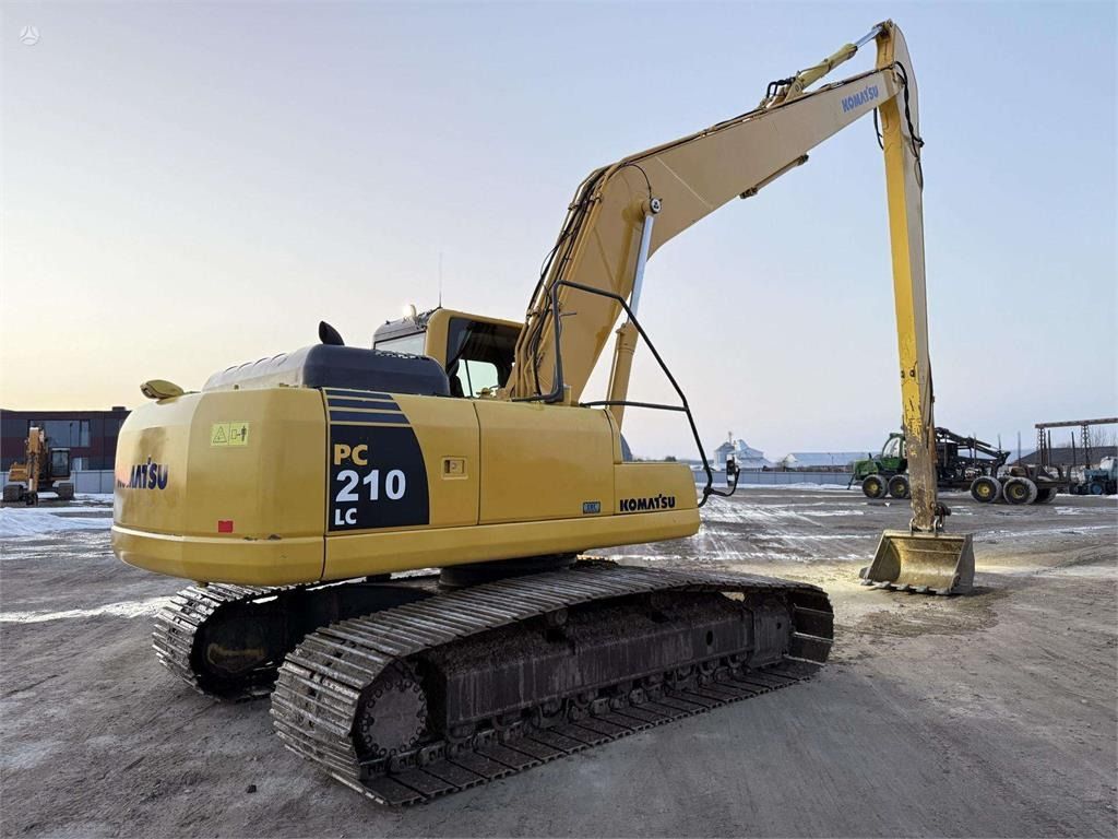 2013 Komatsu PC210LC-8 crawler excavator, rear three-quarter view 2013 Komatsu PC210LC-8 crawler excavator, rear three-quarter view