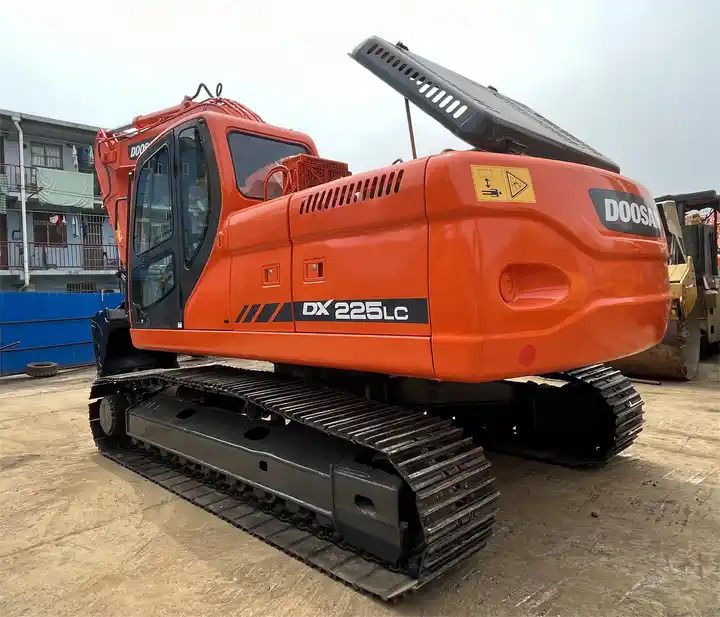 2016 Doosan DX225LC crawler excavator, rear three-quarter view 2016 Doosan DX225LC crawler excavator, rear three-quarter view