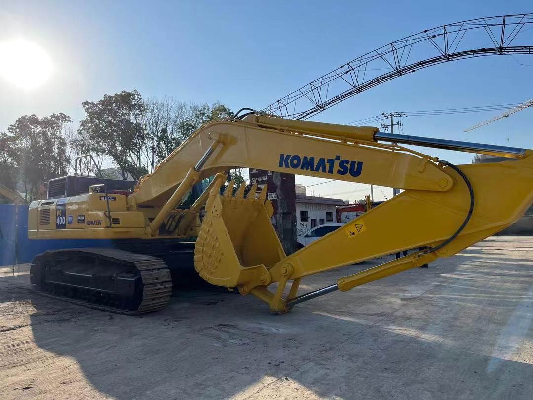 2019 Komatsu PC400-8 crawler excavator side view 2019 Komatsu PC400-8 crawler excavator side view