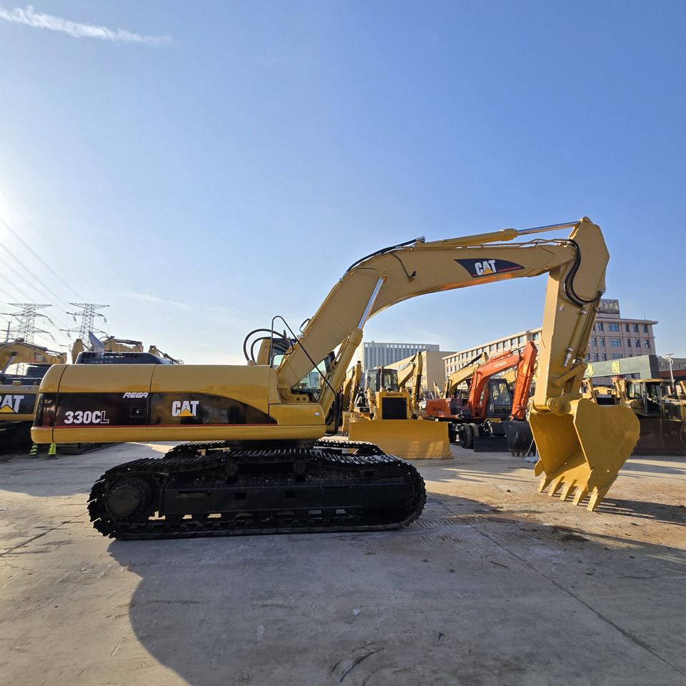 2020 Caterpillar 330CL crawler excavator, side profile view 2020 Caterpillar 330CL crawler excavator, side profile view