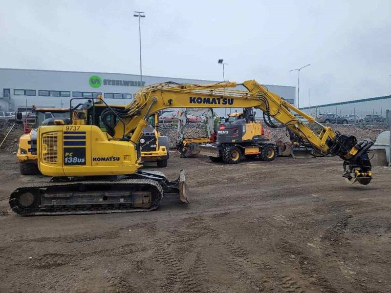 2017 Komatsu PC138US-11 crawler excavator, side view 2017 Komatsu PC138US-11 crawler excavator, side view