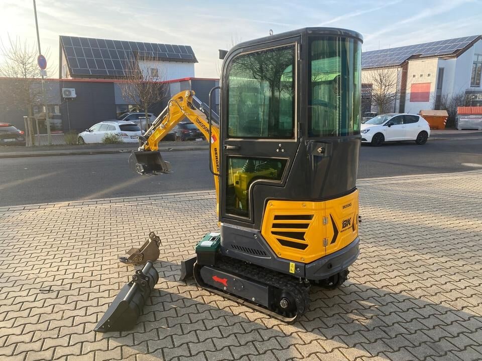 Berger Kraus BK950KS mini excavator, side view Berger Kraus BK950KS mini excavator, side view