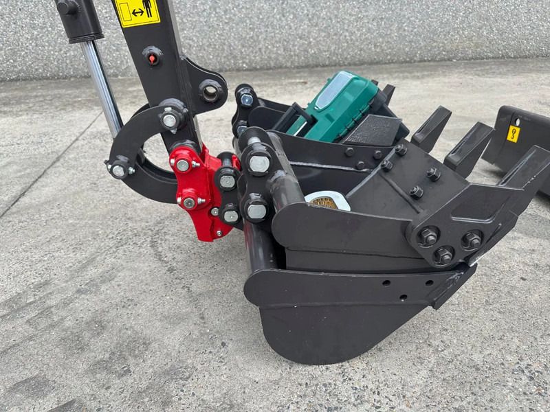 2024 Rhinoceros XN10-9 mini excavator bucket and quick hitch detail