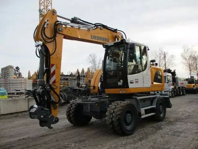 2023 Liebherr A916 LITRONIC G6.0-D wheel excavator, front three-quarter view 2023 Liebherr A916 LITRONIC G6.0-D wheel excavator, front three-quarter view