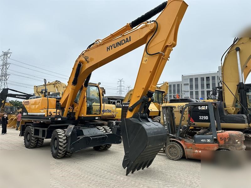2020 Hyundai R220LC-9S crawler excavator, front three-quarter view
