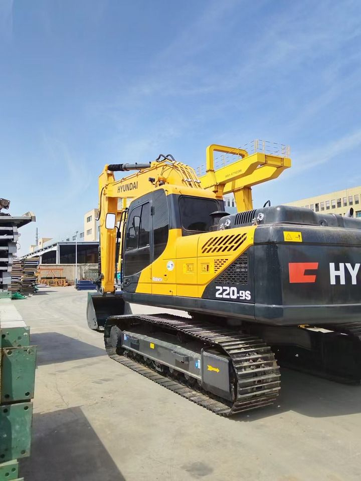 2023 Hyundai 220-9S crawler excavator, rear three-quarter view