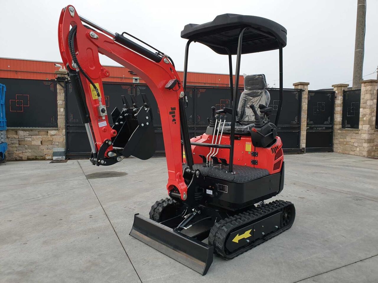 2024 Kubota HT18 mini excavator, side view
