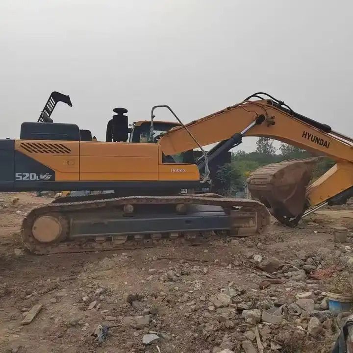 2014 Hyundai 520LC-9S crawler excavator side view
