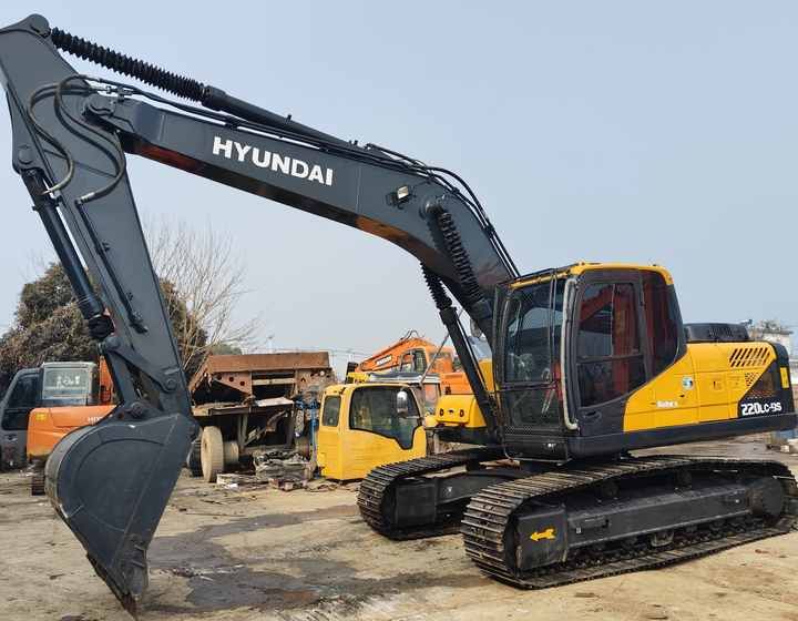 Escavadora de Lagartas Hyundai R220LC-9S de 2016 Escavadora de Lagartas Hyundai R220LC-9S de 2016