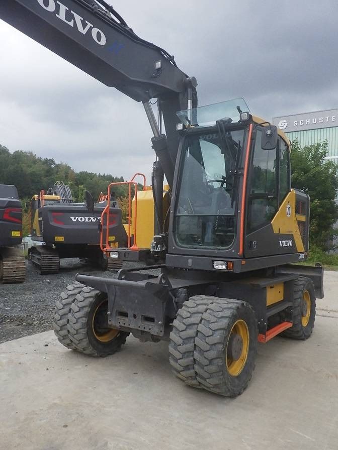 2022 Volvo EWR170E wheel excavator, front three-quarter view 2022 Volvo EWR170E wheel excavator, front three-quarter view