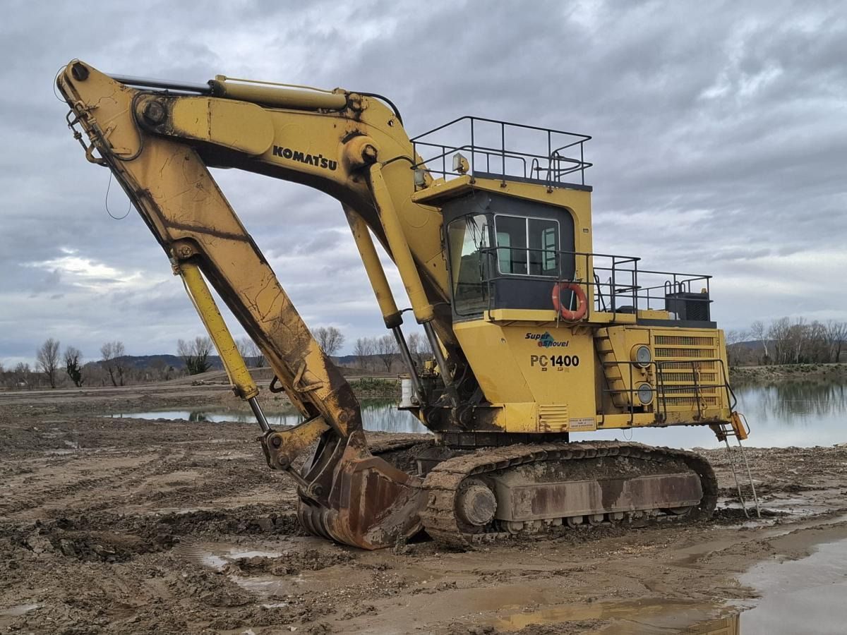 2003 Komatsu PC1400-1 crawler excavator side view 2003 Komatsu PC1400-1 crawler excavator side view