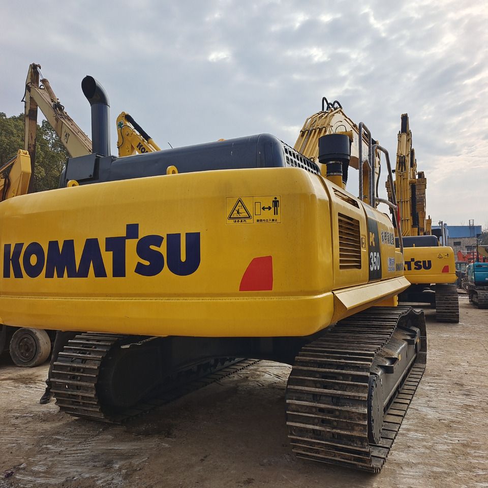 2023 Komatsu PC350 crawler excavator rear view 2023 Komatsu PC350 crawler excavator rear view