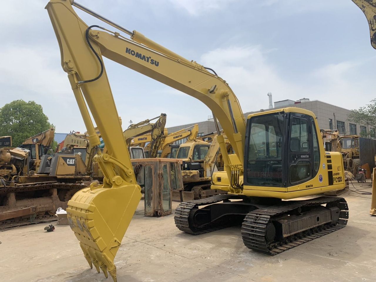 2017 Komatsu PC120 crawler excavator, front three-quarter view 2017 Komatsu PC120 crawler excavator, front three-quarter view