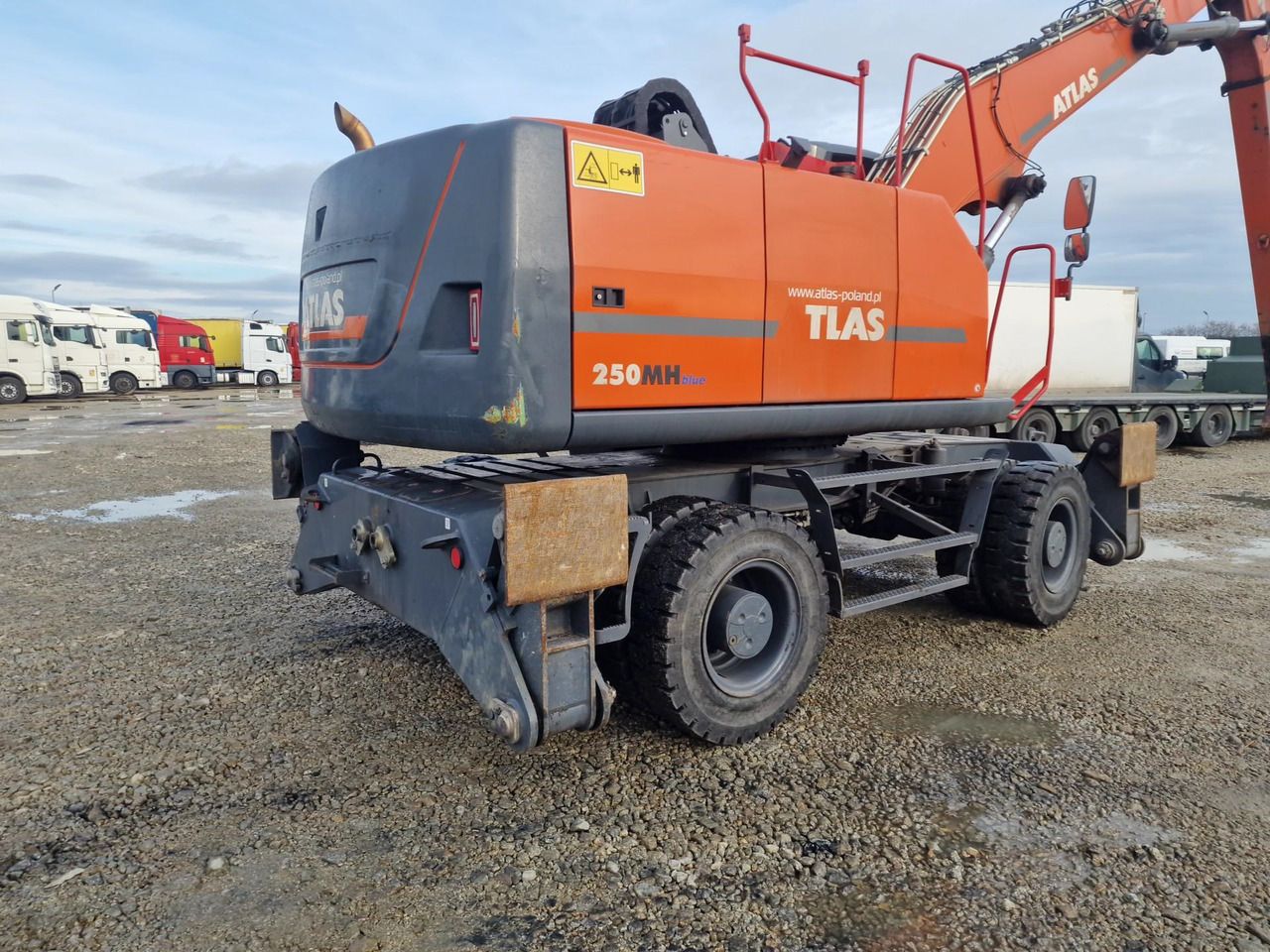 2023 Atlas 250MH BLUE material handler, rear three-quarter view 2023 Atlas 250MH BLUE material handler, rear three-quarter view