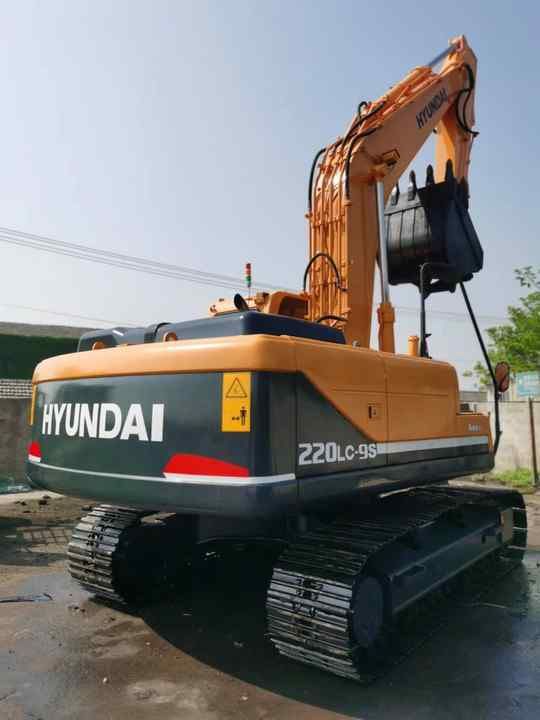 2021 Hyundai 220LC-9S crawler excavator, rear three-quarter view 2021 Hyundai 220LC-9S crawler excavator, rear three-quarter view